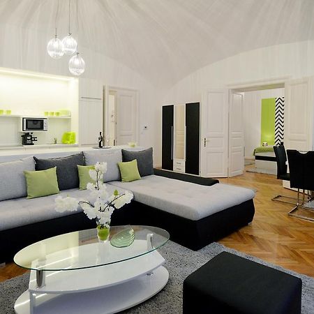 Varkapitany Apartman Eger Bagian luar foto