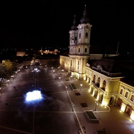 Varkapitany Apartman Eger Bagian luar foto