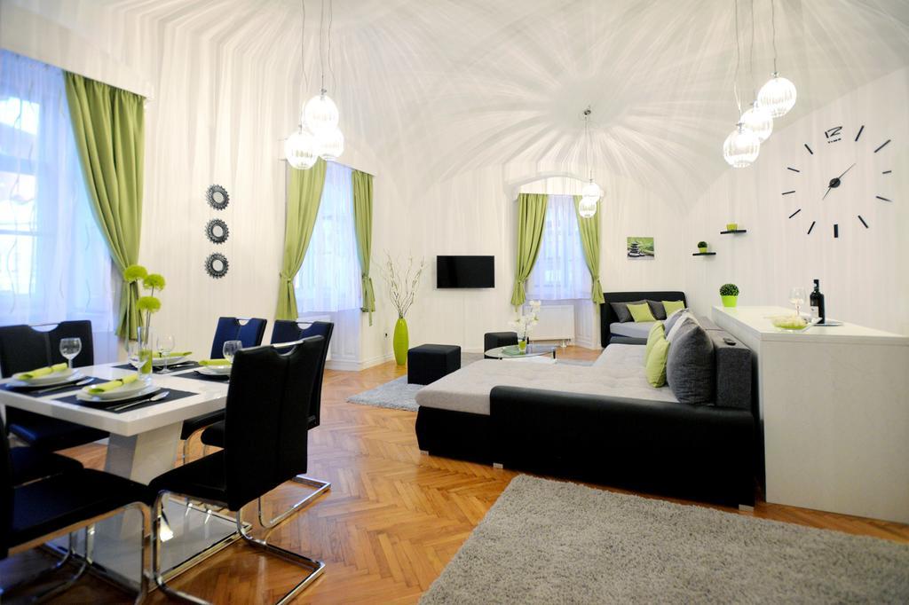 Varkapitany Apartman Eger Bagian luar foto