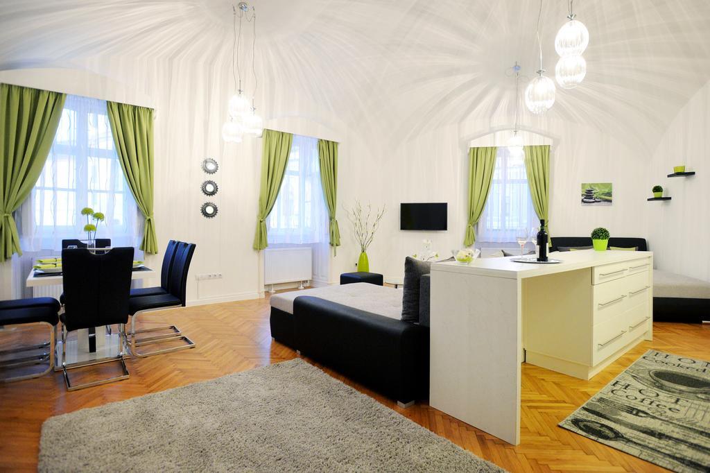 Varkapitany Apartman Eger Bagian luar foto