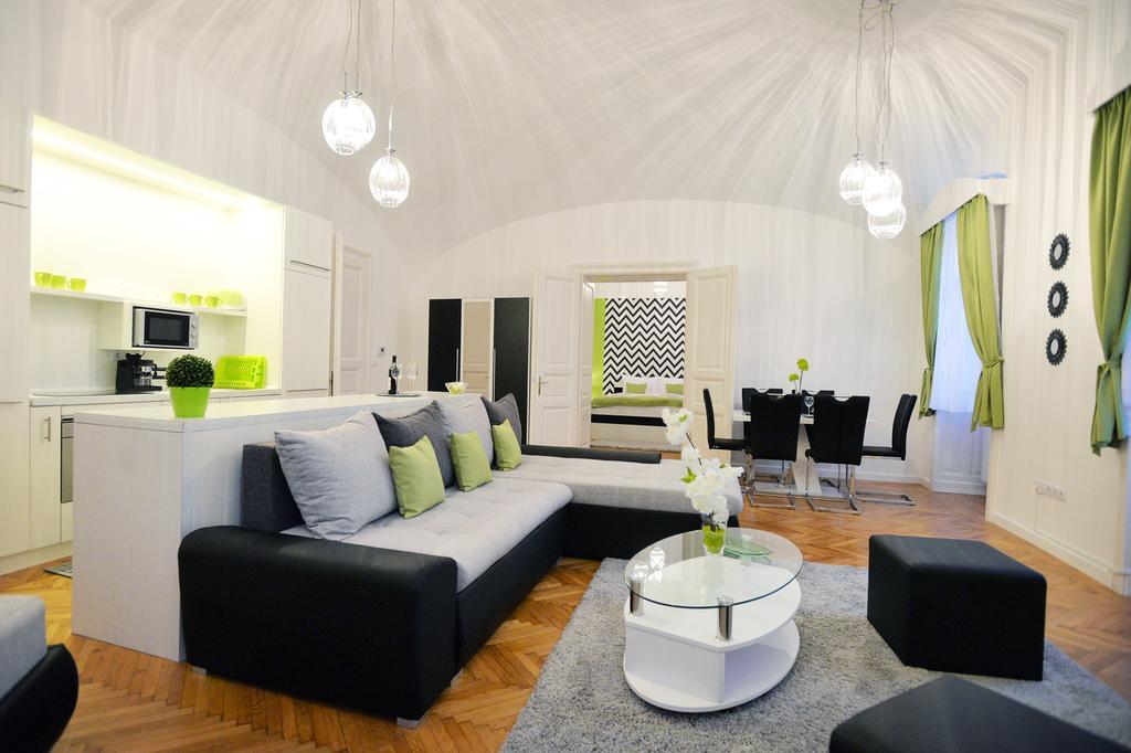 Varkapitany Apartman Eger Bagian luar foto
