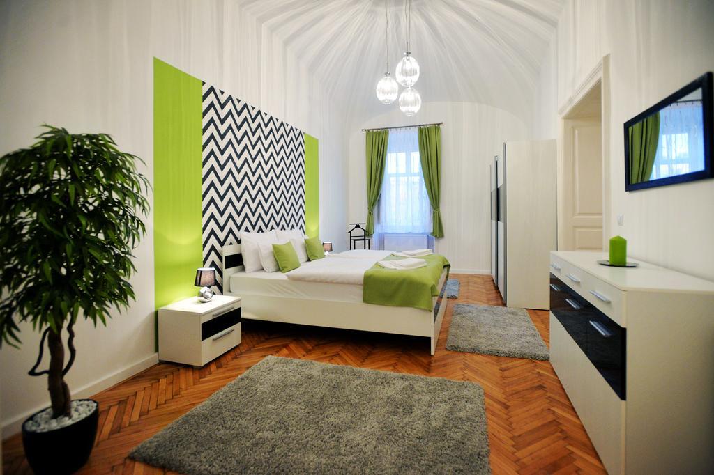 Varkapitany Apartman Eger Bagian luar foto